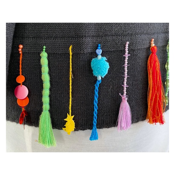 MICHAEL SIMON Dangling Jewel + Tassle Knit Top - Picture 9 of 10